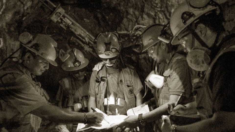 En 1974, cuando el Instituto era presidido por Luis Briceño, se organizó el VIII Congreso Mundial de Minería, realizado por primera vez en América Latina. En aquella ocasión se congregó a 2400 delegados de 55 países y se realizó una proyección de la minería global hacia el año 2000
