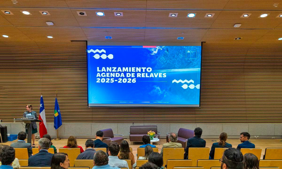 El Ministerio de Minería de Chile presentó este martes 20 de enero la Agenda de Relaves 2025-2026, una iniciativa que busca transformar la gestión de los 795 depósitos de relaves registrados en Chile, desde su construcción hasta su cierre definitivo