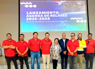 Francisco García, director de WWL, y Víctor Doménico Paredes Rosadio, gerente de proyectos, junto con el equipo de especialistas en Minas, Plantas, Insumos Estratégicos y Medio Ambiente de Pucobre, y autoridades de Chile