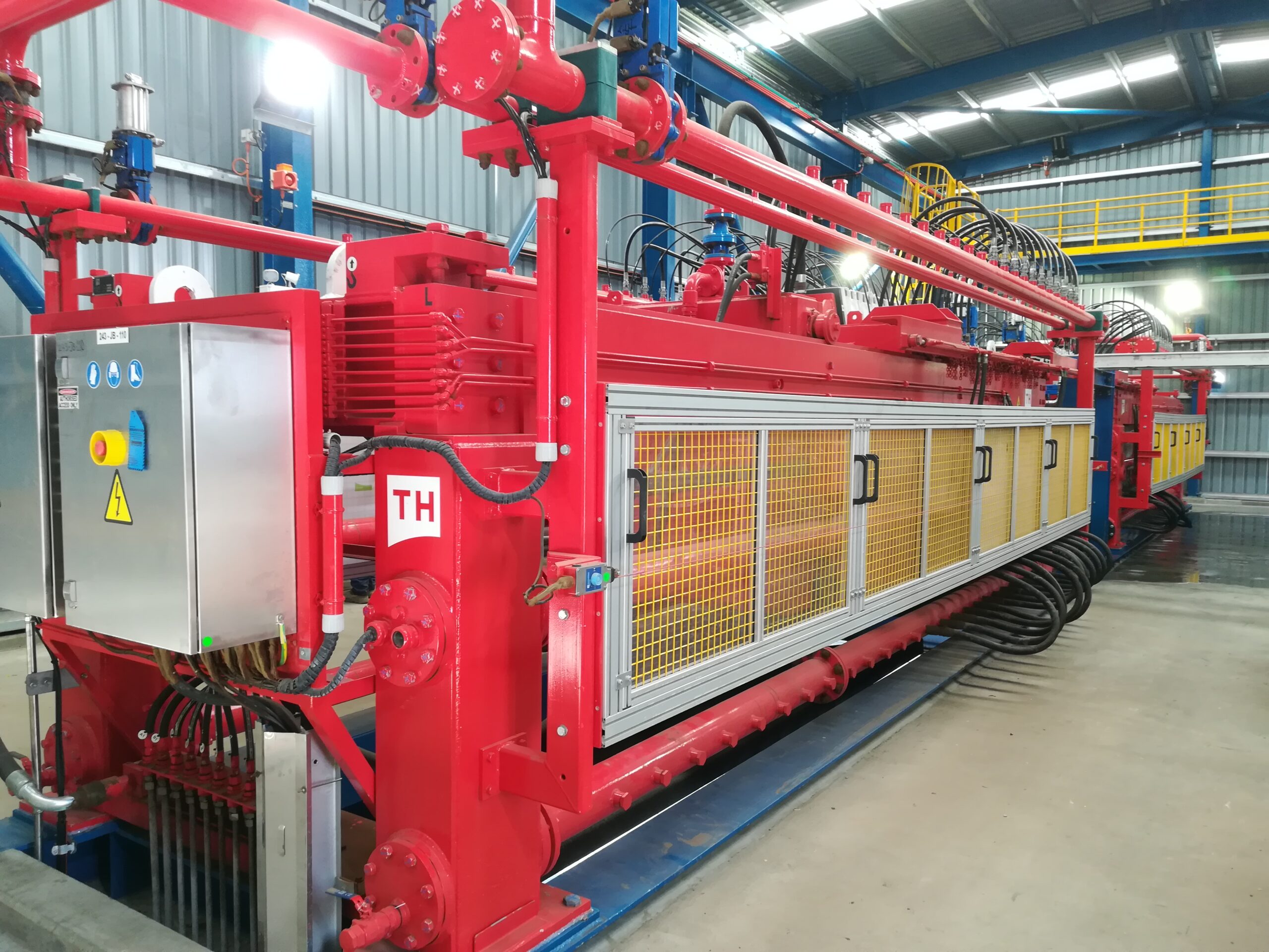 Sistema de filtro prensa de TH COMPANY para procesos de filtración de concentrados y tratamiento de relaves mineros.