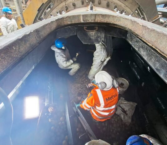 Metso destaca beneficios de revestimientos híbridos Poly-Met: mayor vida útil y fabricación local