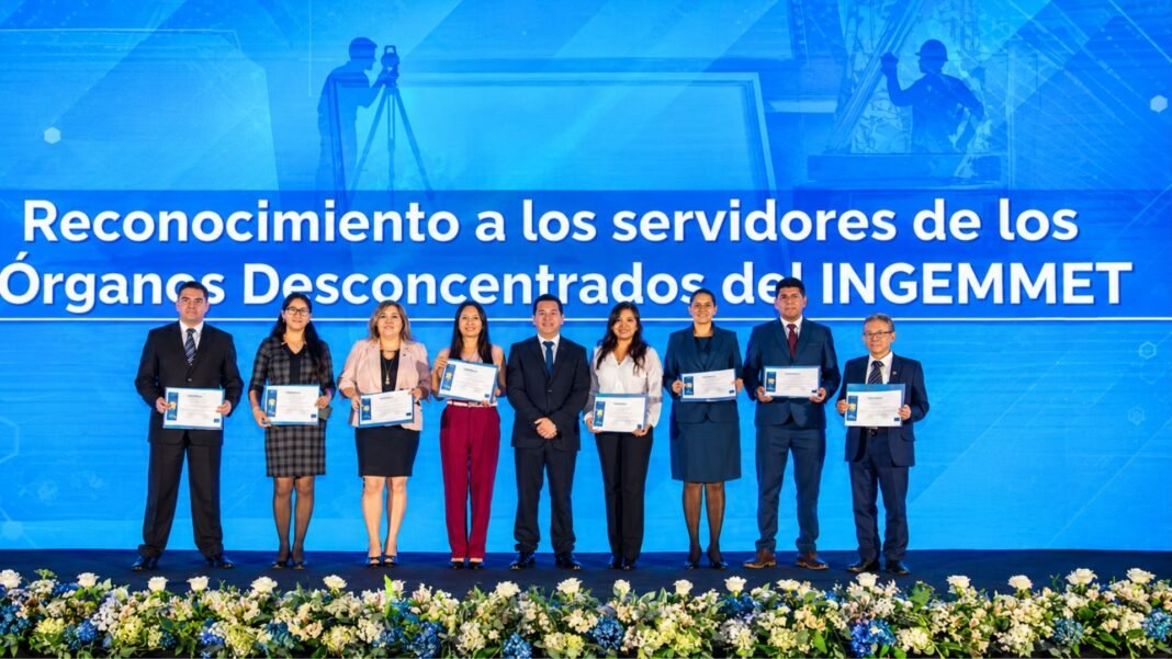 Azul y Rosa Geométrico Tecnología Comunicación Presentación (28)